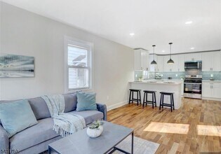 495 S Clinton St in East Orange, NJ - Building Photo - Building Photo