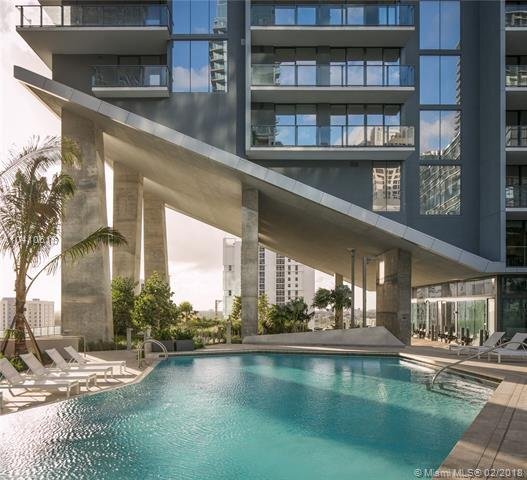 88 SW 7th St, Unit 1110 in Miami, FL - Building Photo