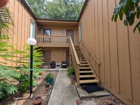 222 Crown Oaks Way in Longwood, FL - Building Photo