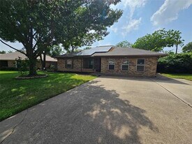 1701 Coral Rock Ct in Irving, TX - Building Photo