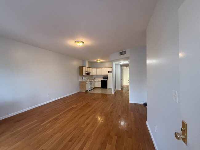34-28-12 12th St in Queens, NY - Building Photo - Building Photo