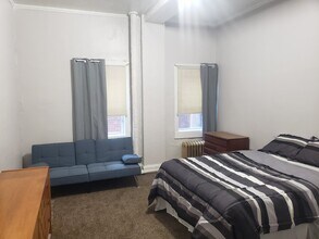 2344 Prospect Ave E, Unit 211 in Cleveland, OH - Foto de edificio - Building Photo