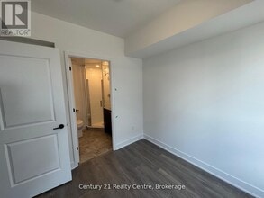 2333 Khalsa Gate in Oakville, ON - Building Photo - Building Photo