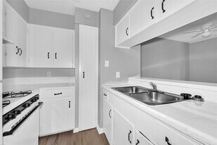 1200 Carolyn Ct in Humble, TX - Building Photo