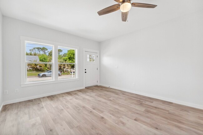 2566 Oak St in Panama City Beach, FL - Building Photo - Building Photo