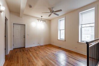 2835 N Damen Ave, Unit 1 in Chicago, IL - Foto de edificio - Building Photo