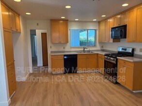 1432 Weaverly Dr in Petaluma, CA - Building Photo - Building Photo