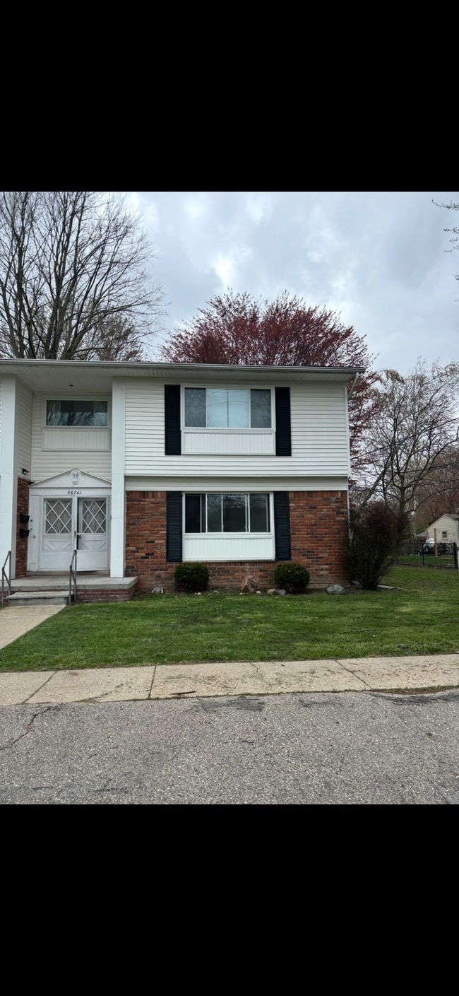 36741 Hathaway St in New Baltimore, MI - Building Photo - Building Photo