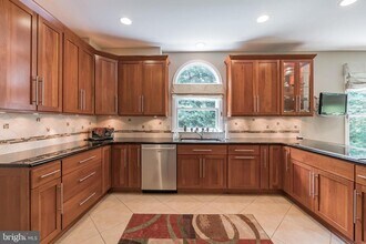 5507 Thornbush Ct in Bethesda, MD - Building Photo - Building Photo