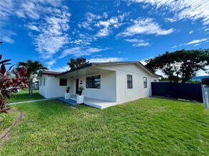 11950 SW 199th St in Miami, FL - Building Photo - Building Photo