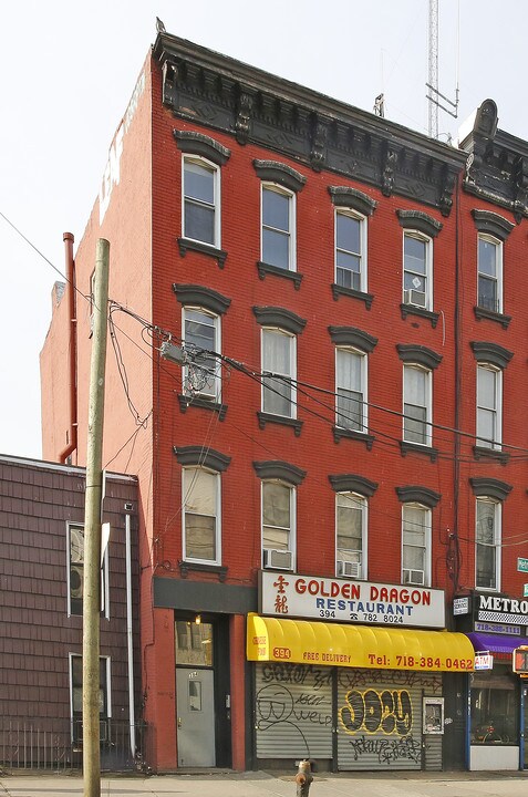 394 Metropolitan Ave in Brooklyn, NY - Building Photo