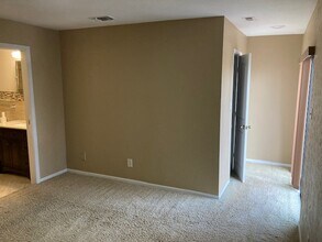 7450 Holly Hill Dr, Unit 114 in Dallas, TX - Building Photo - Building Photo