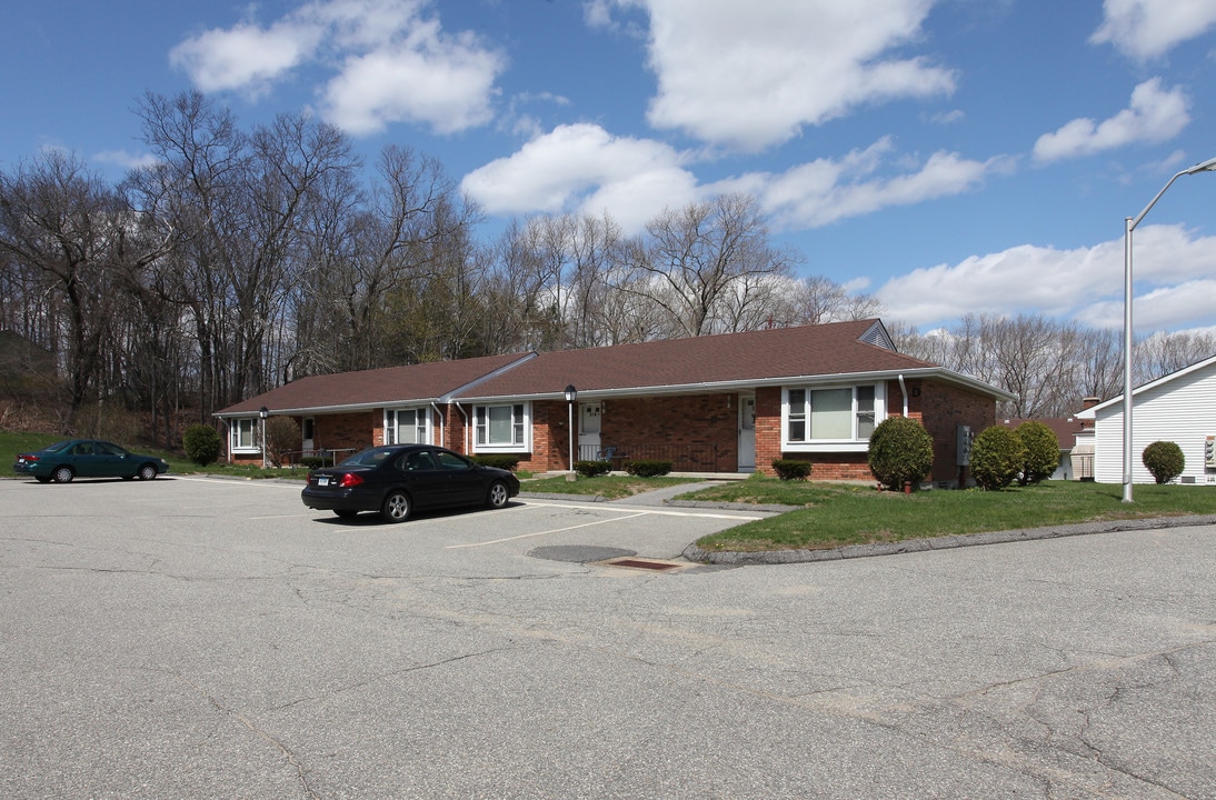 Gan-Aden South in Willimantic, CT - Foto de edificio