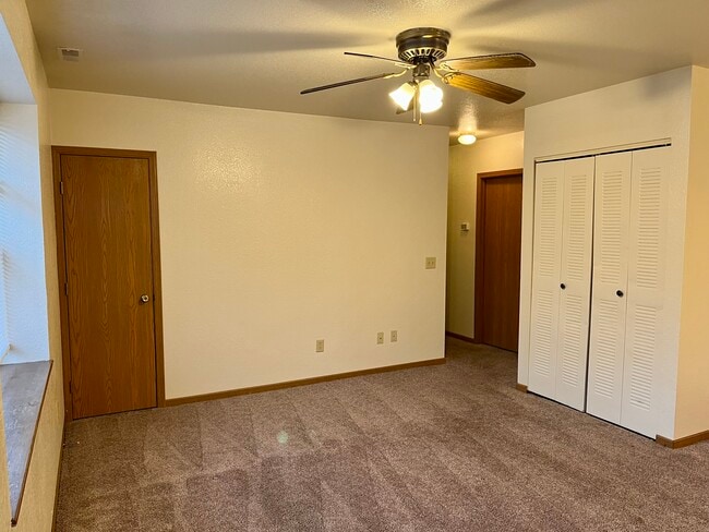 722 4th St, Unit E in Bowling Green, OH - Foto de edificio - Building Photo