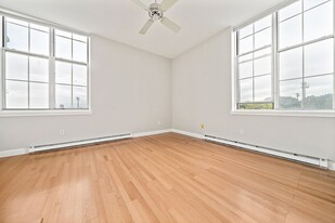 240 Heath St, Unit #P20 in Boston, MA - Building Photo