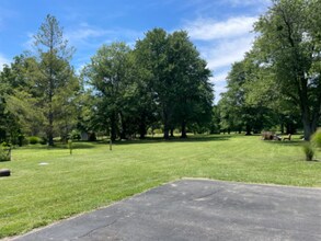 7802 Floydsburg Rd in Crestwood, KY - Foto de edificio - Building Photo