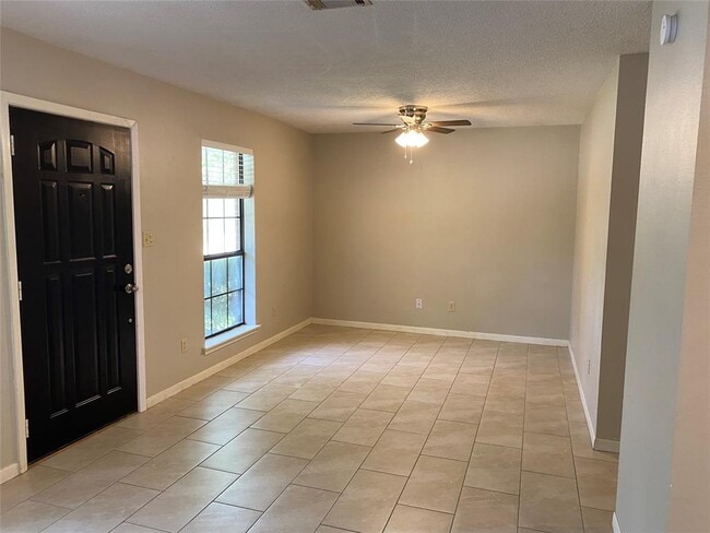 3011 Sand Dr in Huntsville, TX - Building Photo - Building Photo