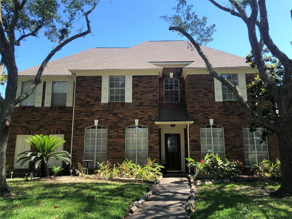 4103 Pebble Beach Dr in League City, TX - Foto de edificio