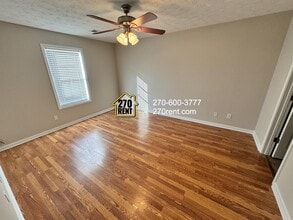 140 Twin Lakes Dr in Vine Grove, KY - Building Photo - Building Photo