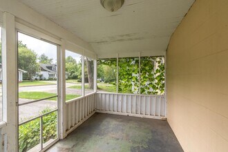 106 S Roosevelt St in Bloomington, IN - Foto de edificio - Building Photo