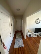 1563 Beacon St, Unit 5 in Brookline, MA - Foto de edificio - Building Photo