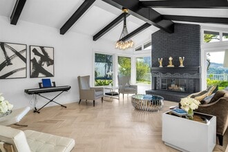 2324 Banyan Dr in Los Angeles, CA - Foto de edificio - Building Photo