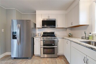 11 Massachusetts Ave in Warwick, RI - Building Photo - Building Photo