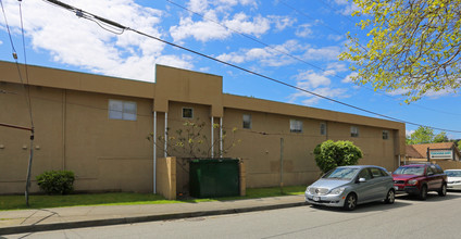 Park West in North Vancouver, BC - Building Photo - Building Photo