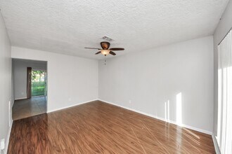 12610 Chiswick Rd in Houston, TX - Building Photo - Building Photo