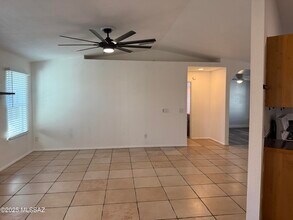 2560 W Tenbrook Way in Tucson, AZ - Building Photo - Building Photo