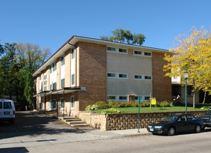 3759 West Broadway Ave in Minneapolis, MN - Building Photo - Building Photo