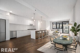 181 Front St, Unit 10E in Brooklyn, NY - Building Photo