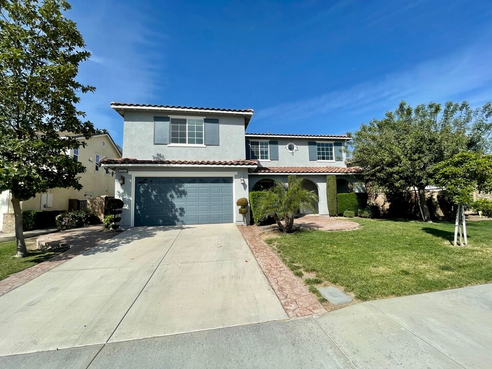 8265 Gamebird St in Eastvale, CA - Building Photo