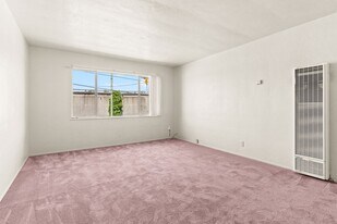 11848 Foothill Way in Oakland, CA - Building Photo