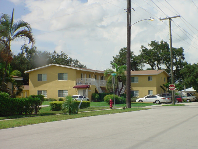 703-709 SW 4th Ct in Fort Lauderdale, FL - Foto de edificio - Building Photo