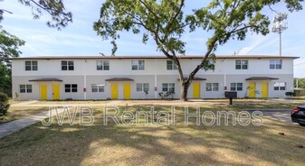 2851 Yellow Pine Ct in Jacksonville, FL - Building Photo