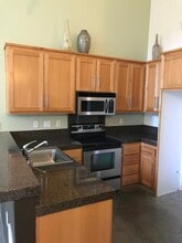 655 12th St, Unit 120 in Oakland, CA - Building Photo - Building Photo