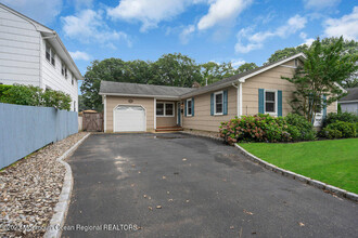 802 Laura Herbert Dr in Point Pleasant, NJ - Building Photo - Building Photo