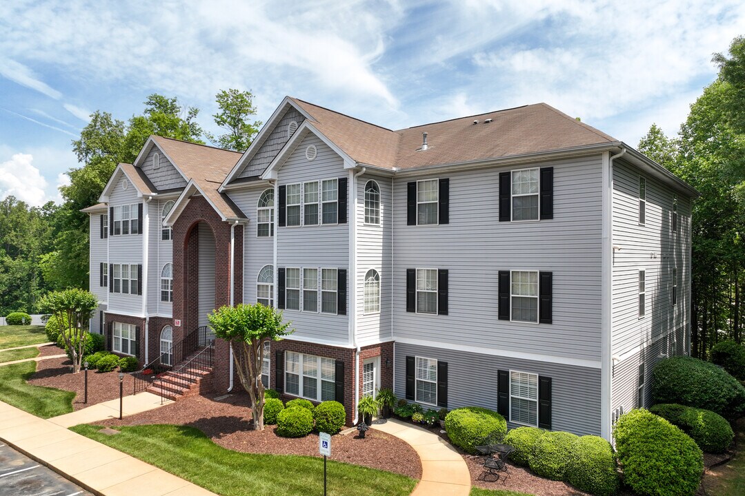 3694-3698 Cotswold in Greensboro, NC - Foto de edificio
