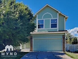 2421 S Harlan Ct in Lakewood, CO - Building Photo