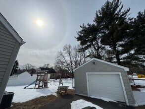 10 Harkness Dr in Milford, CT - Foto de edificio - Building Photo