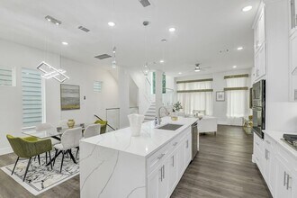 6713 St Augustine St in Houston, TX - Building Photo - Building Photo