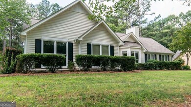 134 Jeb Stuart Dr in Newnan, GA - Building Photo - Building Photo