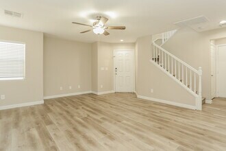 8325 New Leaf Ave in Las Vegas, NV - Foto de edificio - Building Photo