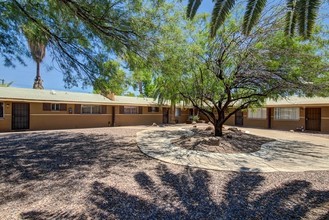 Desert Oasis in Phoenix, AZ - Building Photo - Building Photo