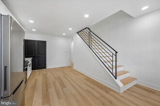 1911 W Hunting Park Ave in Philadelphia, PA - Building Photo - Building Photo