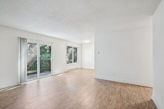 Beverly Grove Apartments in Portland, OR - Foto de edificio - Building Photo