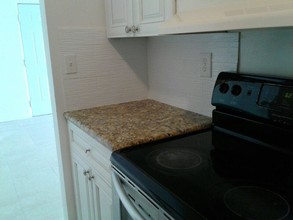 1068 Benoist Farms Rd-Unit -207 in West Palm Beach, FL - Foto de edificio - Building Photo