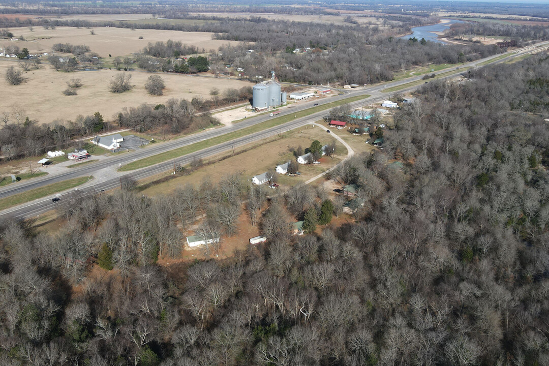 12528 N US HWY 271 in Arthur City, TX - Building Photo