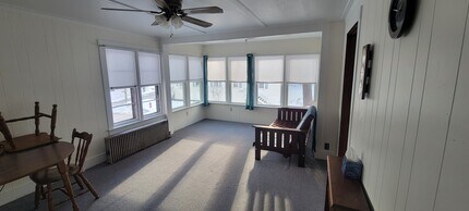 361 Lakeside Ave, Unit 2nd floor in Laconia, NH - Foto de edificio - Building Photo